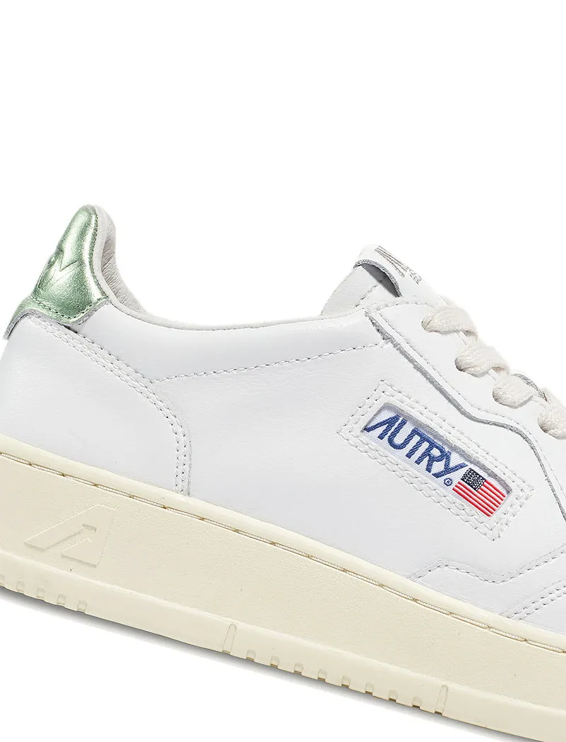 Autry Womens Medalist Low Leather Trainers White / Green Metallic