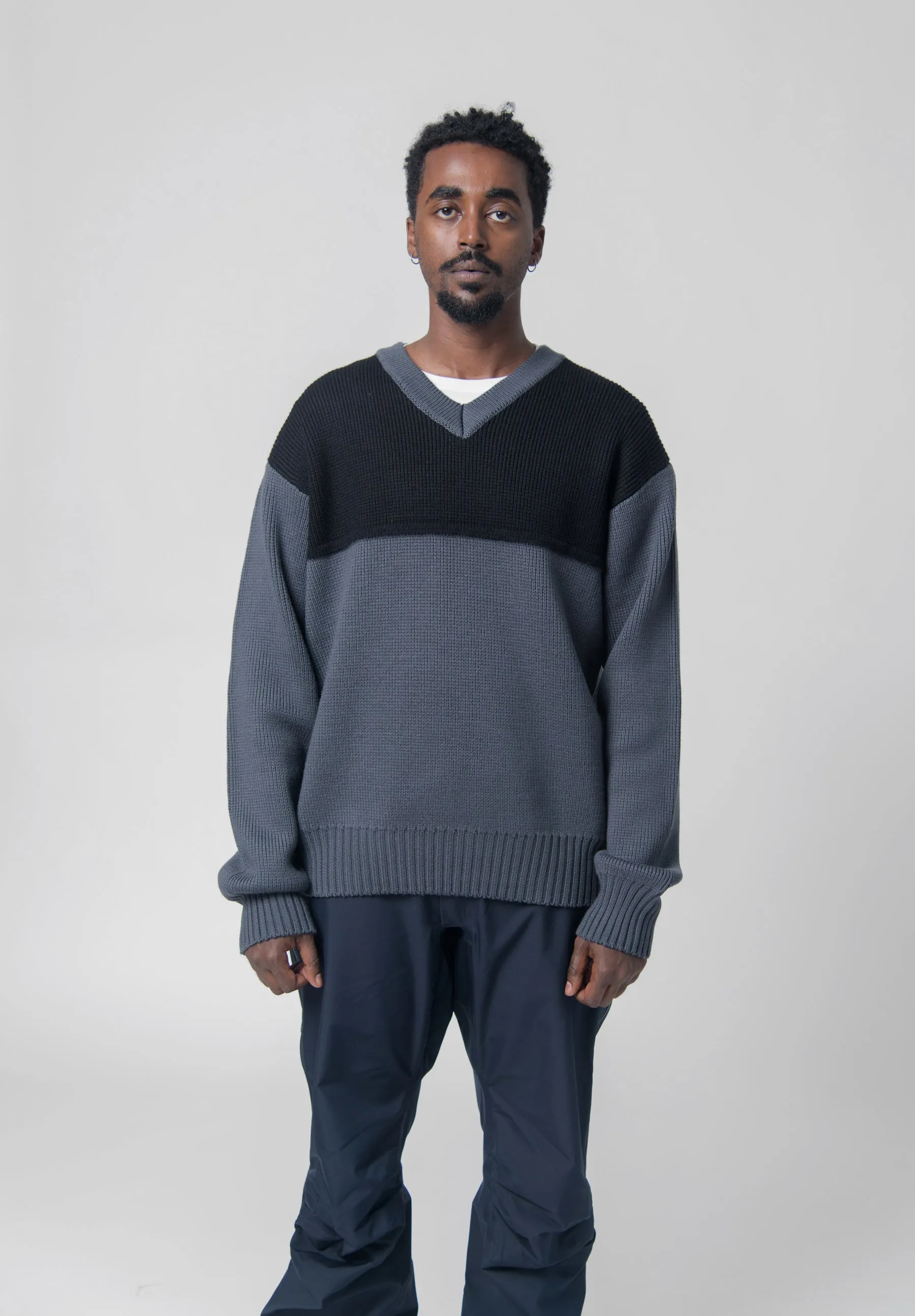 Guardian V-Neck Sweater Coal Grey